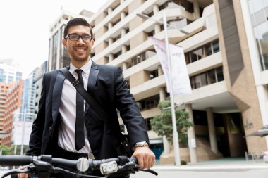 Bisikletli genç işadamları