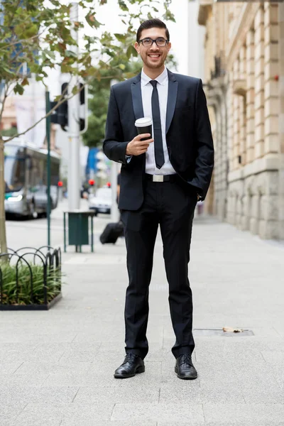Retrato de hombre de negocios guapo Al aire libre — Foto de Stock