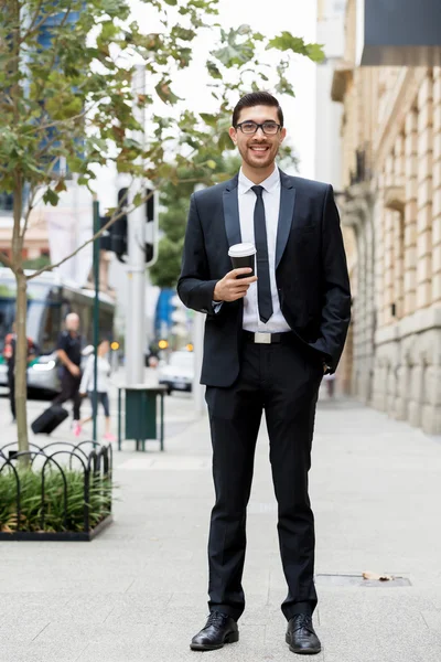 Retrato de hombre de negocios guapo Al aire libre —  Fotos de Stock