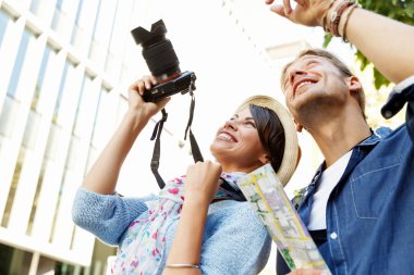 Gülümseyen çift kamera ile