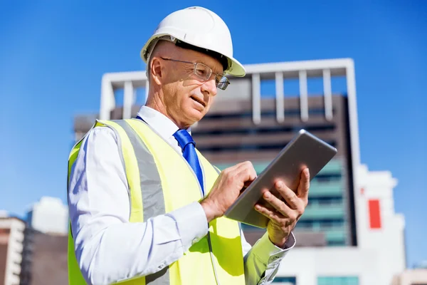 Ingeniero constructor en la obra — Foto de Stock