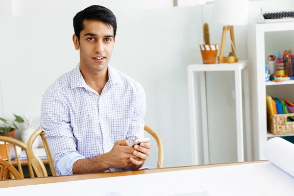 Genç adam mimar ofis