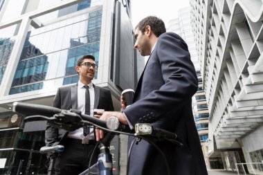 Bisikletli genç işadamları