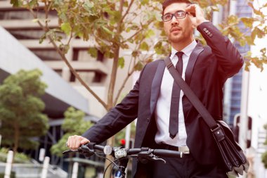 Bisikletli genç işadamları