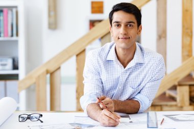 Genç adam mimar ofis