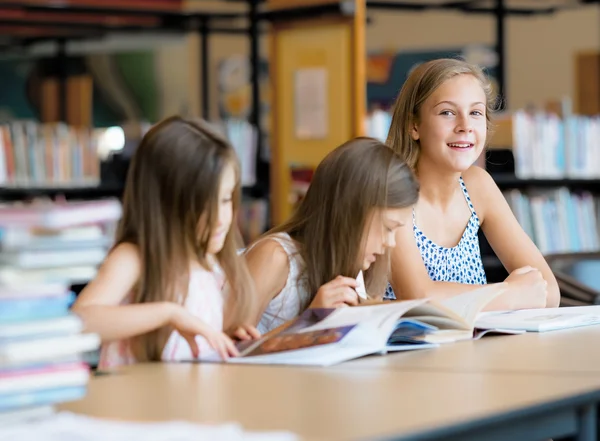 Wir lesen gerne — Stockfoto