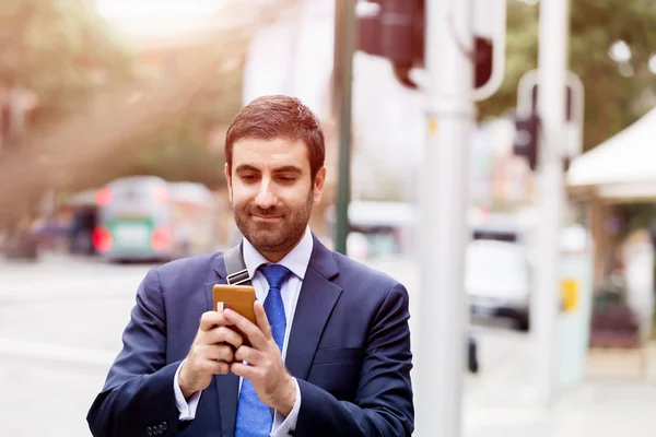 Retrato de hombre de negocios guapo Al aire libre — Foto de Stock