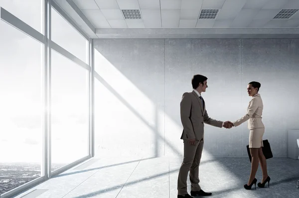 Obchodní partneři handshake. Kombinovaná technika — Stock fotografie