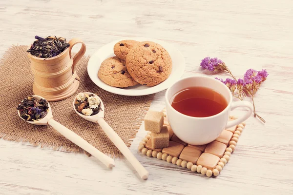 Herbal tea and cookies — Stock Photo, Image