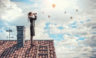 İleriye bakıyor. Karışık teknik