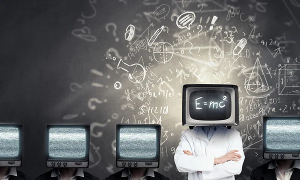 Un homme avec la télé au lieu de la tête. Techniques mixtes — Photo