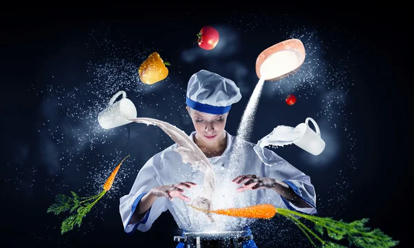 Als Köchin ist sie Zauberin. Gemischte Medien — Stockfoto