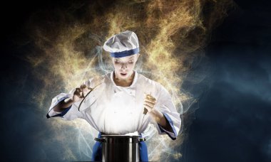 Aşçı olarak büyücü o. Karışık teknik