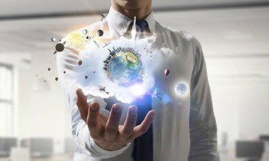 Tüm dünya onun ellerinde. Karışık ortam