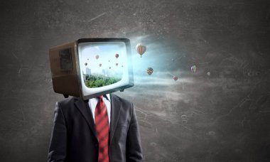 Tv adamla baş yerine. Karışık teknik