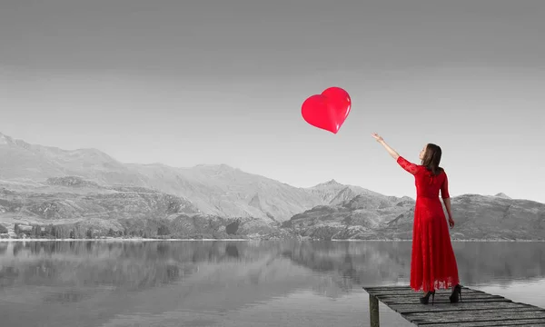 Mujer vestida de rojo apasionado. Medios mixtos —  Fotos de Stock