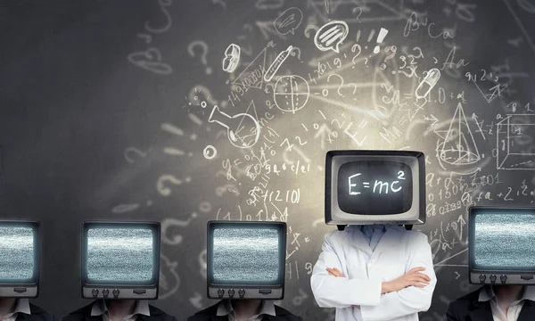 Un homme avec la télé au lieu de la tête. Techniques mixtes — Photo