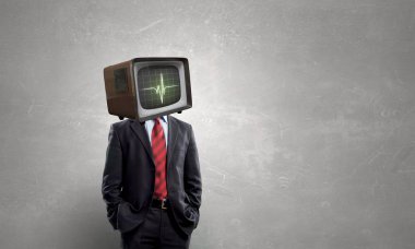 Tv adamla baş yerine. Karışık teknik