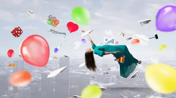 Mujer levitando en el cielo. Medios mixtos — Foto de Stock