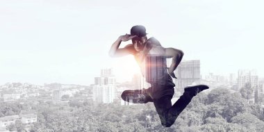 B-boy bazı performans taşır. Karışık teknik