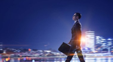 Geç geceye kadar çalışma. Karışık teknik