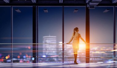 Geç geceye kadar çalışma. Karışık teknik