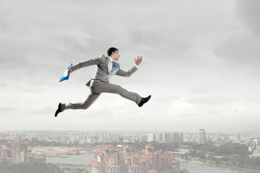 Hayat onun etkin durumunda. Karışık teknik