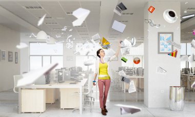 Hippi kız ofiste. Karışık teknik