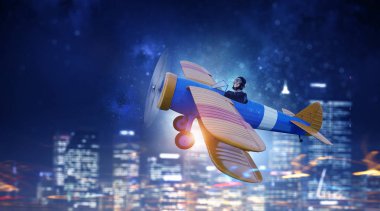 Çizilmiş uçak kadında. Karışık teknik