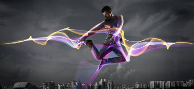 B-boy bazı performans taşır. Karışık teknik