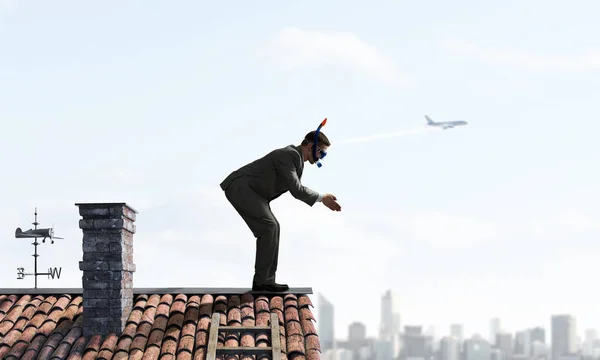 屋上からダイビングの実業家。ミクスト メディア — ストック写真