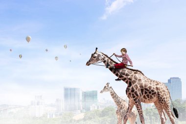 Çocuk zürafa binmek. Karışık teknik