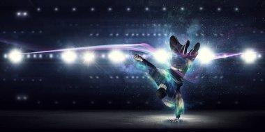 B-boy bazı performans taşır. Karışık teknik