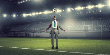 Futbol oynamak bir iş adamı. Karışık teknik