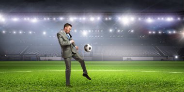 Futbol oynamak bir iş adamı. Karışık teknik