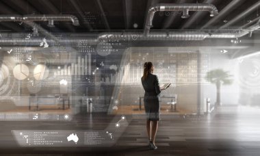 İşkadını ofisinde. Karışık teknik