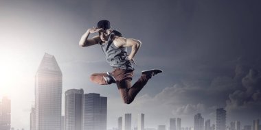 B-boy bazı performans taşır. Karışık teknik