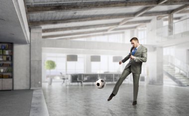 Office futbol oynamak. Karışık teknik
