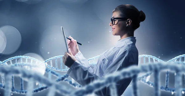 Innovative Technologien in Wissenschaft und Medizin. Gemischte Medien — Stockfoto