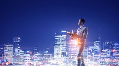 Geç geceye kadar çalışma. Karışık teknik