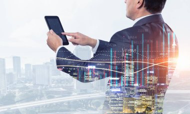 Üst düzey işadamı kullanım tablet. Karışık teknik