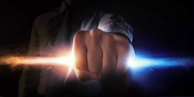 Adam ışık akışı yakalamak. Karışık teknik