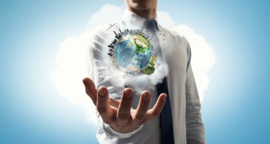 Tüm dünya onun ellerinde. Karışık ortam