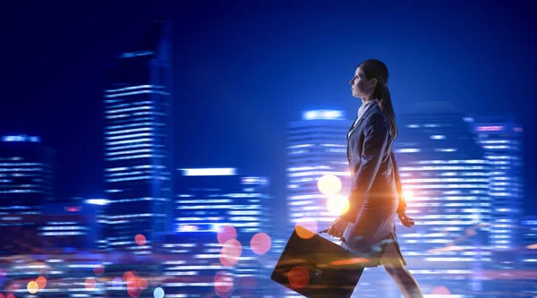 Geç geceye kadar çalışma. Karışık teknik