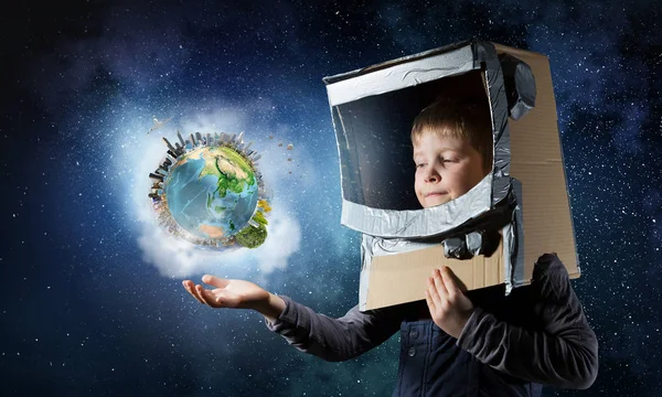 Astronot olmak istiyorum. Karışık teknik