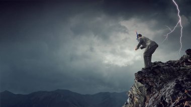 Üstten dalış iş adamı. Karışık teknik