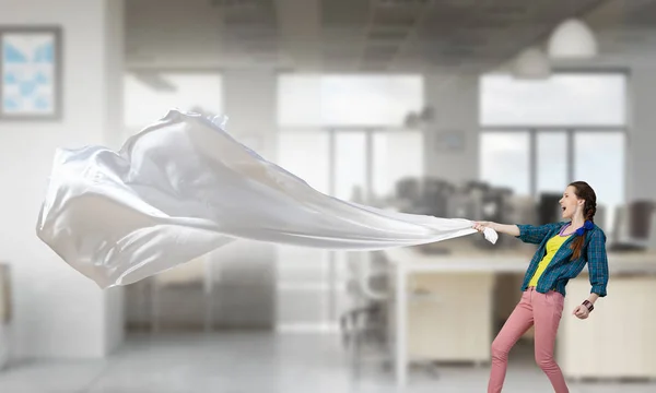 Kız iç beyaz kumaş al. Karışık teknik — Stok fotoğraf