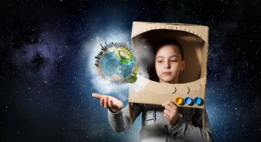 Astronot olmak istiyor. Karışık teknik