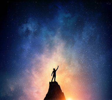 Yıldızlı gökyüzü karşı iş adamı. Karışık teknik