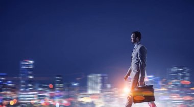 Geç geceye kadar çalışma. Karışık teknik